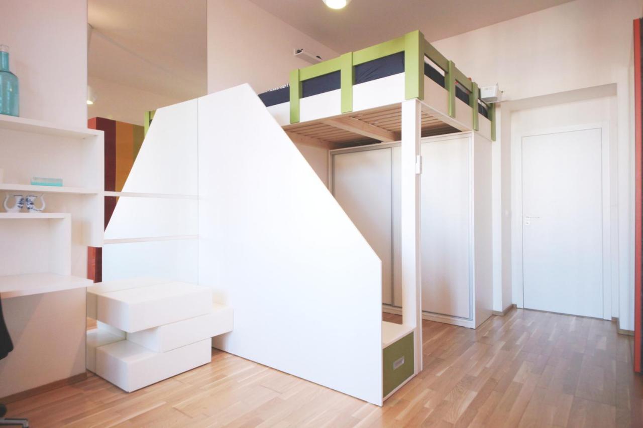 פראג Modern Futuristic Apartment / Zizkov Tv Tower + Metro Station מראה חיצוני תמונה