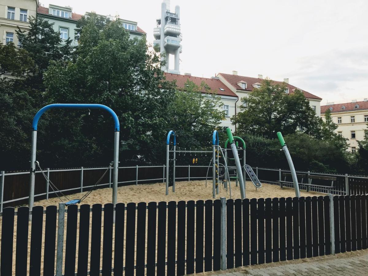 פראג Modern Futuristic Apartment / Zizkov Tv Tower + Metro Station מראה חיצוני תמונה